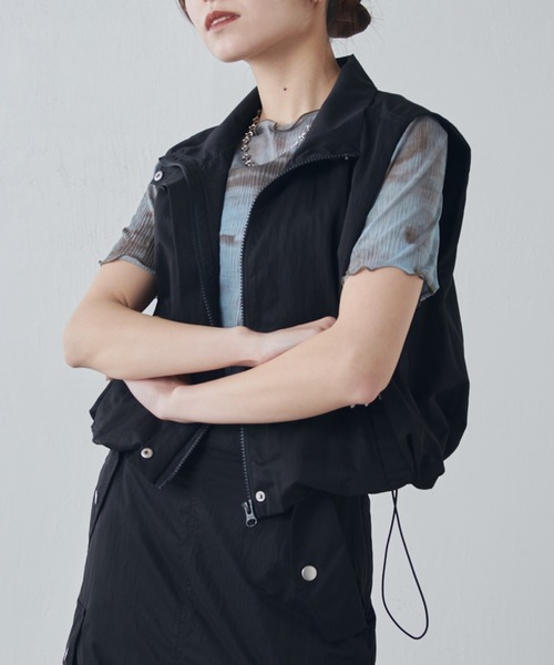 Lui's(ルイス)の「【セットアップ対応◎】バルーンコンパクトベスト(ベスト・レディース・ブラック/アイボリー・FREE)」の3枚目の写真