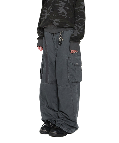 Oblique Zippered Cargo Pants (Dark Gray)（その他パンツ）｜AAKAM