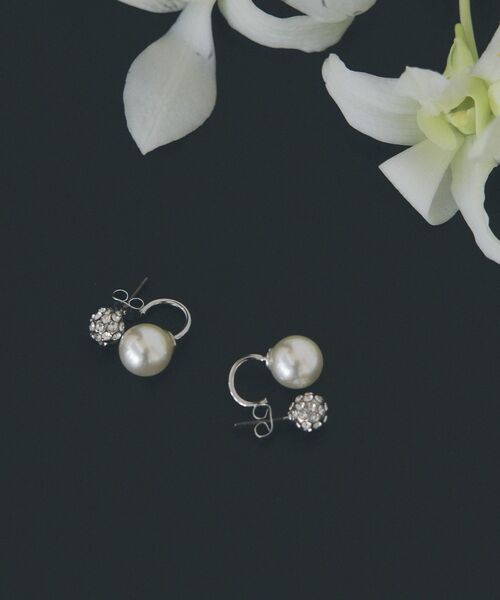 YECCA VECCA（イェッカヴェッカ）の「パヴェボールパールピアス（ピアス（両耳用）・レディース・シルバー/ゴールド・FREE）」の2枚目の写真