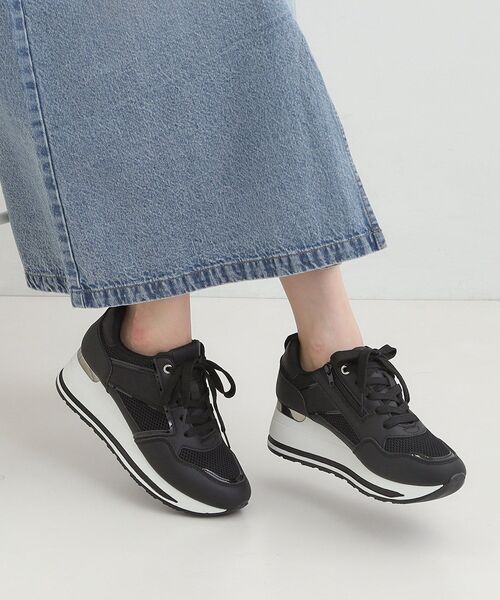 SHOO・LA・RUE（シューラルー）の「ヒールアップスニーカー（スニーカー・レディース・アイボリー/ブラック・35/45）」の8枚目の写真