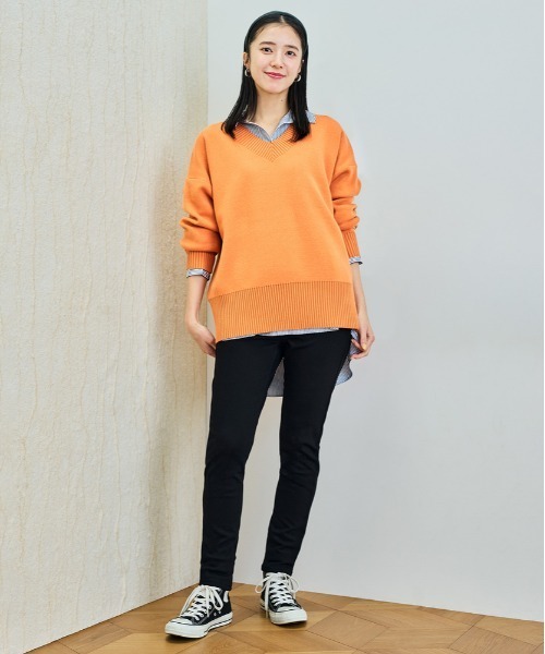 Right-on（ライトオン）の「【HONEYSUCKLE ROSE】コットン混 Vネック セーター (ベーシック / 通気性 / リラックススタイル)（ニット/セーター・レディース・ダークグレー/ベージュ/オレンジ・L/S/M）」の9枚目の写真