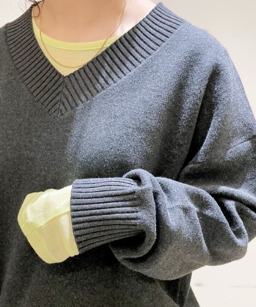 Right-on（ライトオン）の「【HONEYSUCKLE ROSE】コットン混 Vネック セーター (ベーシック / 通気性 / リラックススタイル)（ニット/セーター・レディース・ダークグレー/ベージュ/オレンジ・L/S/M）」の18枚目の写真