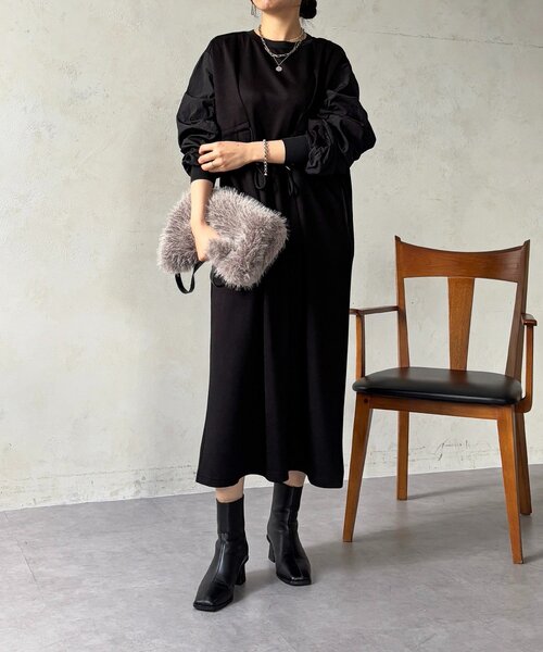 un dix cors（アンディコール）の「ドロストタックワンピース（ワンピース・レディース・ブラック/グレイッシュベージュ/グレー・FREE）」の4枚目の写真