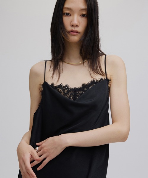 Ameri(アメリ)の「2WAY NUANCE CURVE CHOKER(チョーカー・レディース・ゴールド/シルバー・FREE)」の3枚目の写真