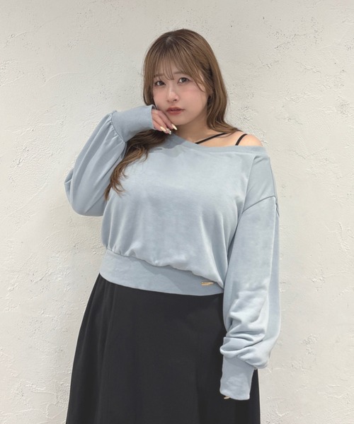 Louiosy(ルオシー)の「【Louiosy】【大きいサイズ】チャーム付き袖ボリュームスウェット(スウェット・レディース・ライトブルー/アイボリー・4L/3L/X-LARGE)」の2枚目の写真