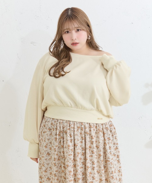 Louiosy(ルオシー)の「【Louiosy】【大きいサイズ】チャーム付き袖ボリュームスウェット(スウェット・レディース・ライトブルー/アイボリー・4L/3L/X-LARGE)」の3枚目の写真