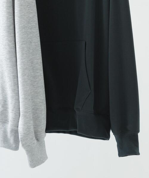 URBAN RESEARCH(アーバンリサーチ)の「DAIWA PIER39 TECH SWEAT HOODIE(パーカー・メンズ・スミクロ/グレー・LARGE/X-LARGE/SMALL/MEDIUM)」の5枚目の写真