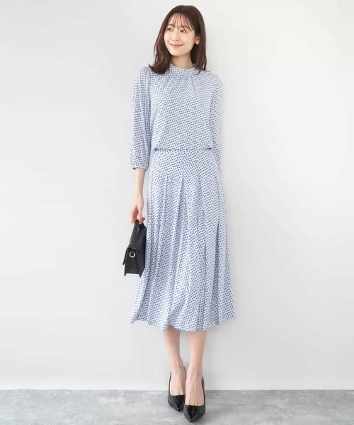 MK MICHEL KLEIN（エムケーミッシェルクラン）の「[イージーケア/洗える]幾何柄ジャージータックスカート（スカート・レディース・ライトブルー/ネイビー・38）」の14枚目の写真