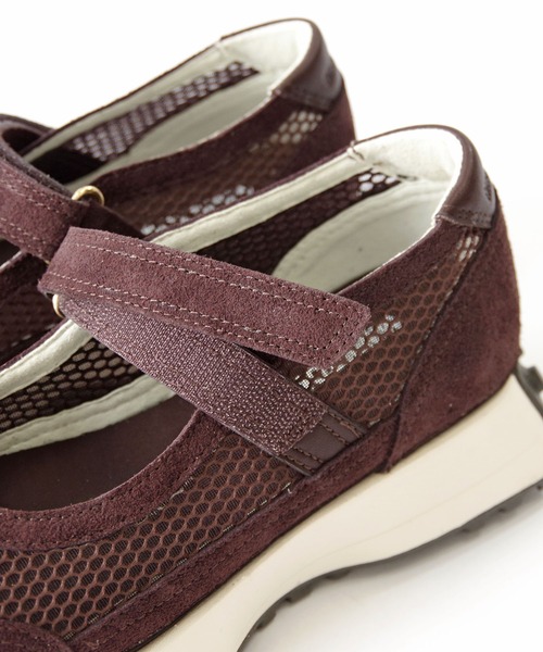 Minnetonka(ミネトンカ)の「MINNETONKA(ミネトンカ) / メリージェーンスニーカー 26M01(スニーカー・レディース・ゴールド/ブラウン/ブラック/アイボリー・10/6/7/8/9)」の13枚目の写真