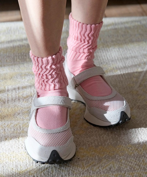 Minnetonka(ミネトンカ)の「MINNETONKA(ミネトンカ) / メリージェーンスニーカー 26M01(スニーカー・レディース・ゴールド/ブラウン/ブラック/アイボリー・10/6/7/8/9)」の18枚目の写真