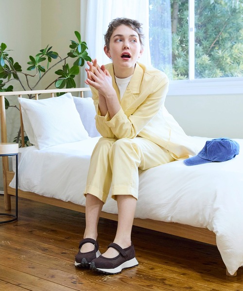 Minnetonka(ミネトンカ)の「MINNETONKA(ミネトンカ) / メリージェーンスニーカー 26M01(スニーカー・レディース・ゴールド/ブラウン/ブラック/アイボリー・10/6/7/8/9)」の22枚目の写真