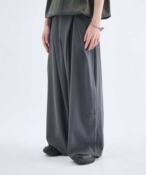 Remember.（リメンバー）の「ストライプワイドバルーンシルエットスラックス / Stripe Wide Balloon Silhouette Slacks（スラックス・メンズ・ブラック/グレー・MEDIUM/LARGE）」の4枚目の写真