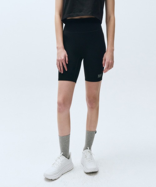 MARITHE + FRANCOIS GIRBAUD(マリテフランソワジルボー)の「MOUVEMENT W CLASSIC LOGO BIKER SHORTS(その他パンツ・レディース・ブラック/ミント・MEDIUM/SMALL)」の6枚目の写真