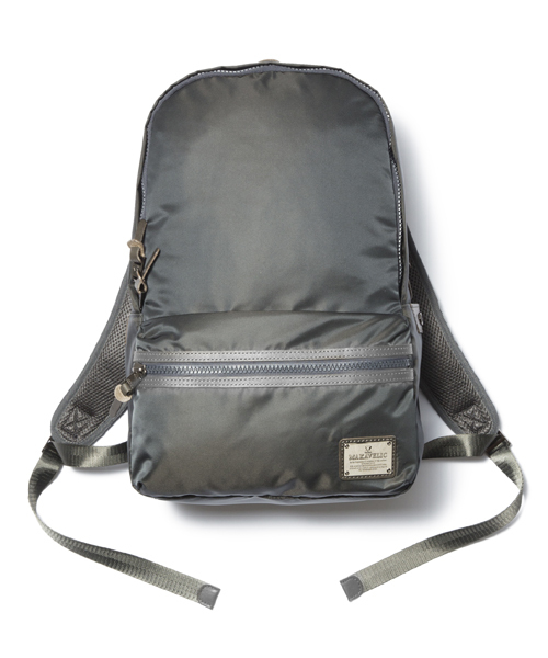 MAKAVELIC（マキャベリック）の「SIERRA STANDARD DAYPACK（バックパック/リュック・メンズ・ネイビー/ダークグレー/ブラック/カーキ/ダークネイビー/ホワイト×ブラック・FREE）」の16枚目の写真