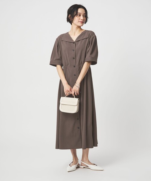 green label relaxing(グリーンレーベルリラクシング)の「Vカラー フレア ボタン ワンピース(ワンピース・レディース・ダークブラウン/ネイビー・38/36)」の2枚目の写真