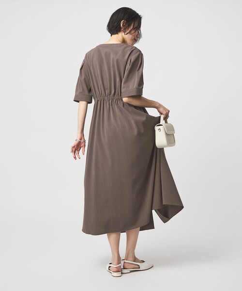 green label relaxing(グリーンレーベルリラクシング)の「Vカラー フレア ボタン ワンピース(ワンピース・レディース・ダークブラウン/ネイビー・38/36)」の14枚目の写真