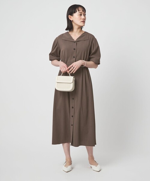 green label relaxing(グリーンレーベルリラクシング)の「Vカラー フレア ボタン ワンピース(ワンピース・レディース・ダークブラウン/ネイビー・38/36)」の17枚目の写真