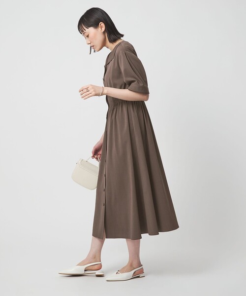 green label relaxing(グリーンレーベルリラクシング)の「Vカラー フレア ボタン ワンピース(ワンピース・レディース・ダークブラウン/ネイビー・38/36)」の18枚目の写真
