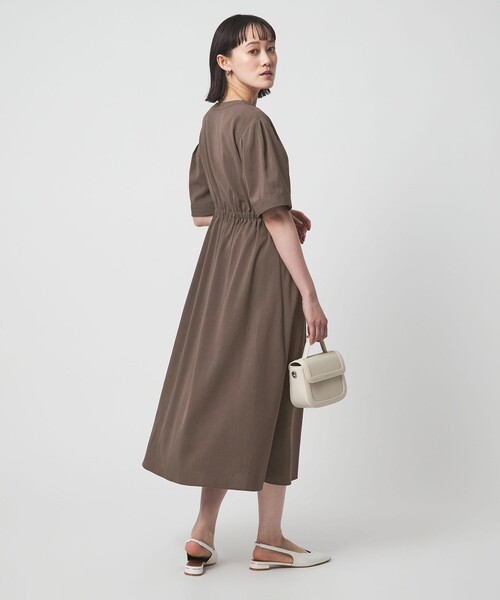 green label relaxing(グリーンレーベルリラクシング)の「Vカラー フレア ボタン ワンピース(ワンピース・レディース・ダークブラウン/ネイビー・38/36)」の19枚目の写真
