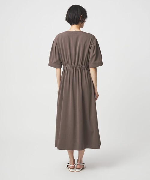 green label relaxing(グリーンレーベルリラクシング)の「Vカラー フレア ボタン ワンピース(ワンピース・レディース・ダークブラウン/ネイビー・38/36)」の22枚目の写真