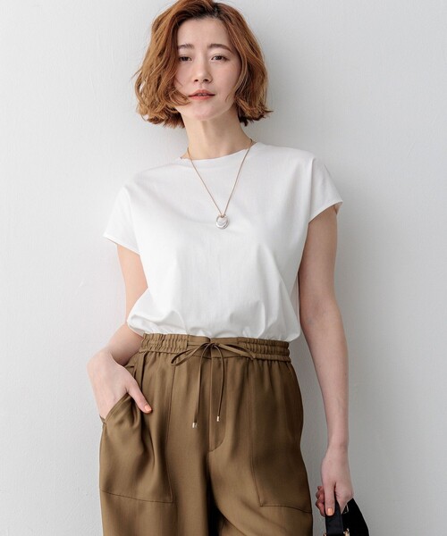 23区 L(ニジュウサンクオオキイサイズ)の「スビンハイツイスト フレンチスリーブ Tシャツ(Tシャツ/カットソー・レディース・ブラック系/ホワイト系/ライトオレンジ系/ネイビー系・44/46/48)」の1枚目の写真