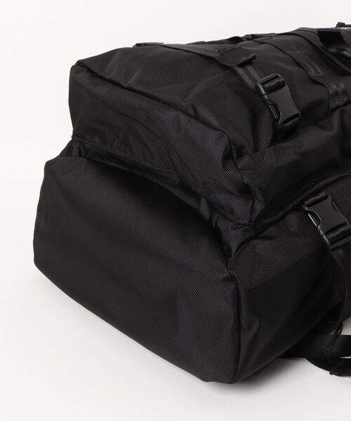NEW ERA(ニューエラ)の「NEWERA-CARRIER PACK 251(バックパック/リュック・メンズ・ブラック系2/ブラック・FREE)」の22枚目の写真
