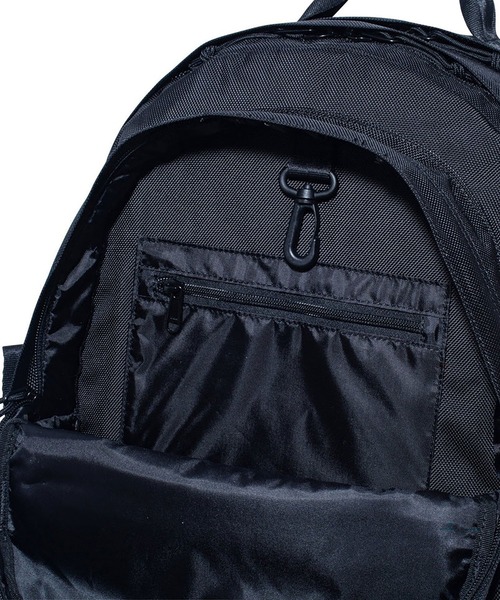 NEW ERA(ニューエラ)の「NEWERA-CARRIER PACK 251(バックパック/リュック・メンズ・ブラック系2/ブラック・FREE)」の6枚目の写真