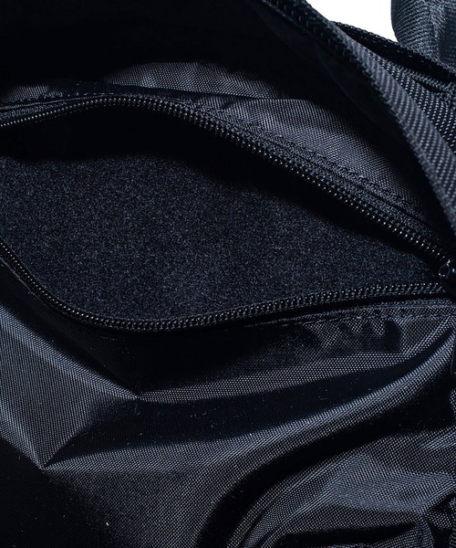 NEW ERA(ニューエラ)の「NEWERA-CARRIER PACK 251(バックパック/リュック・メンズ・ブラック系2/ブラック・FREE)」の9枚目の写真