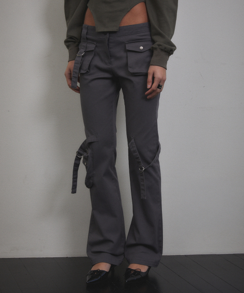 VOONT(ブント)の「Cargo Strap Pocket Pants (CHARCOAL)(その他パンツ・レディース・チャコールグレー・SMALL/MEDIUM)」の2枚目の写真