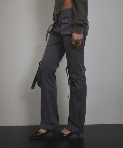 VOONT(ブント)の「Cargo Strap Pocket Pants (CHARCOAL)(その他パンツ・レディース・チャコールグレー・SMALL/MEDIUM)」の3枚目の写真