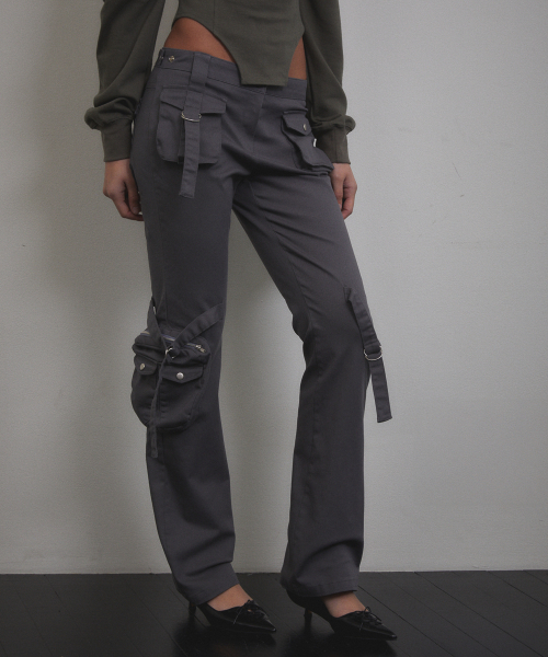 VOONT(ブント)の「Cargo Strap Pocket Pants (CHARCOAL)(その他パンツ・レディース・チャコールグレー・SMALL/MEDIUM)」の4枚目の写真