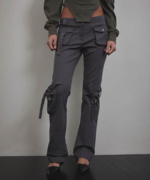 VOONT(ブント)の「Cargo Strap Pocket Pants (CHARCOAL)(その他パンツ・レディース・チャコールグレー・SMALL/MEDIUM)」の7枚目の写真