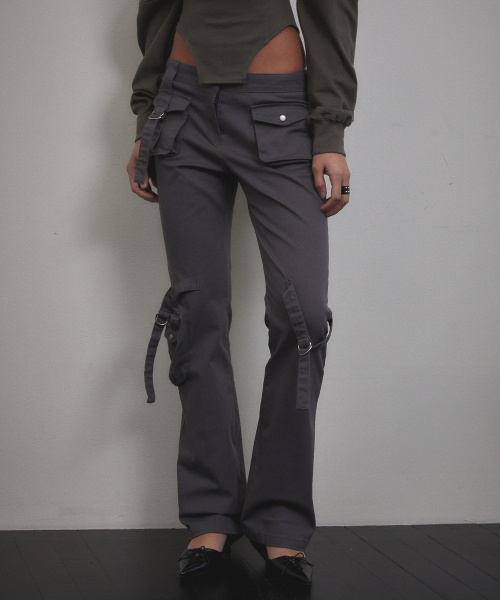 VOONT(ブント)の「Cargo Strap Pocket Pants (CHARCOAL)(その他パンツ・レディース・チャコールグレー・SMALL/MEDIUM)」の8枚目の写真