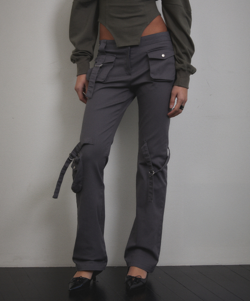 VOONT(ブント)の「Cargo Strap Pocket Pants (CHARCOAL)(その他パンツ・レディース・チャコールグレー・SMALL/MEDIUM)」の10枚目の写真