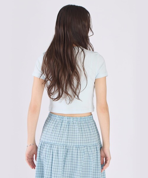 To b. by agnes b.(トゥービーバイアニエスベー)の「"To b."ロゴ コットン 半袖 クロップド Tシャツ(Tシャツ/カットソー・レディース・ブルー系その他・40/38)」の5枚目の写真