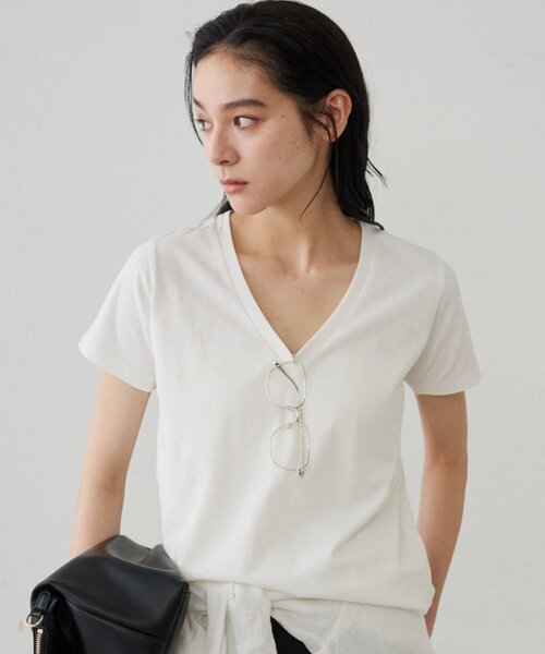 LOUNGEDRESS（ラウンジドレス）の「ディープVカットソー（Tシャツ/カットソー・レディース・ブラック/ベージュ/オフホワイト・FREE）」の4枚目の写真