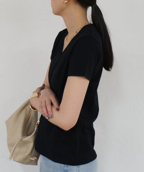 LOUNGEDRESS（ラウンジドレス）の「ディープVカットソー（Tシャツ/カットソー・レディース・ブラック/ベージュ/オフホワイト・FREE）」の17枚目の写真