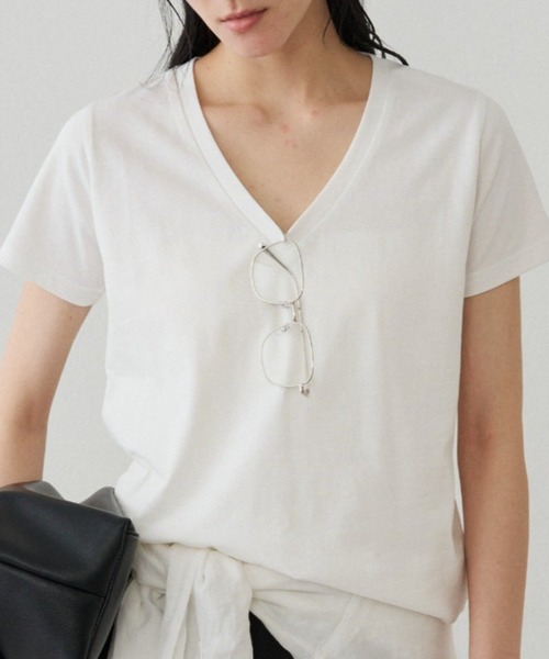 LOUNGEDRESS（ラウンジドレス）の「ディープVカットソー（Tシャツ/カットソー・レディース・ブラック/ベージュ/オフホワイト・FREE）」の2枚目の写真