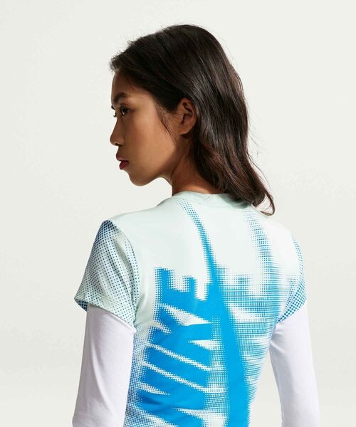 NIKE(ナイキ)の「ナイキ スポーツウェア チル ニット ウィメンズ スリム クロップド Tシャツ / Nike Sportswear Chill Knit Women's Slim Cropped T-Shirt IR7845-394 Barely Green(Tシャツ/カットソー・レディース・ライトグリーン・S/L/M/XL/XS)」の10枚目の写真