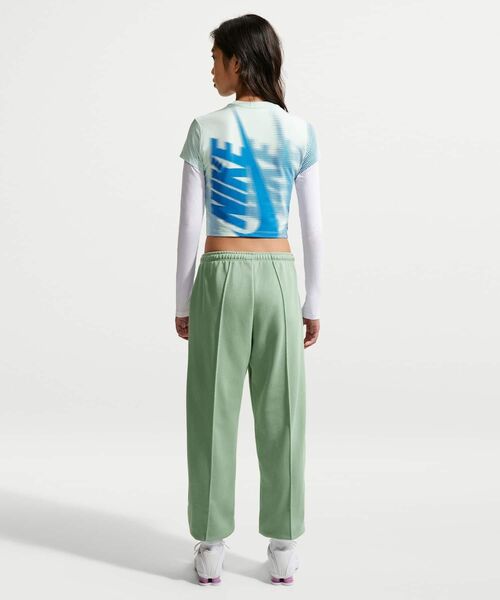 NIKE(ナイキ)の「ナイキ スポーツウェア チル ニット ウィメンズ スリム クロップド Tシャツ / Nike Sportswear Chill Knit Women's Slim Cropped T-Shirt IR7845-394 Barely Green(Tシャツ/カットソー・レディース・ライトグリーン・S/L/M/XL/XS)」の13枚目の写真