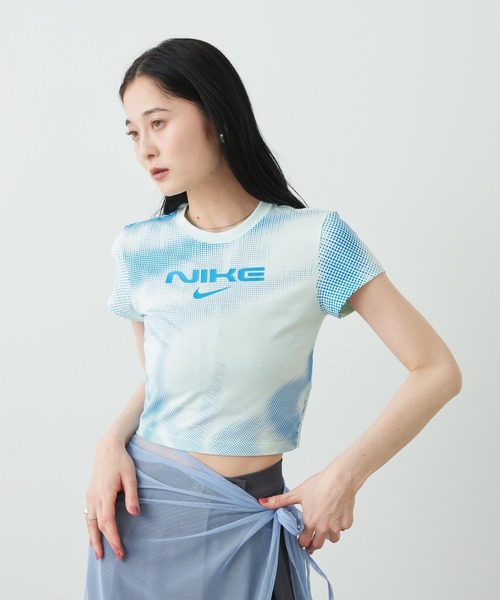 NIKE(ナイキ)の「ナイキ スポーツウェア チル ニット ウィメンズ スリム クロップド Tシャツ / Nike Sportswear Chill Knit Women's Slim Cropped T-Shirt IR7845-394 Barely Green(Tシャツ/カットソー・レディース・ライトグリーン・S/L/M/XL/XS)」の2枚目の写真
