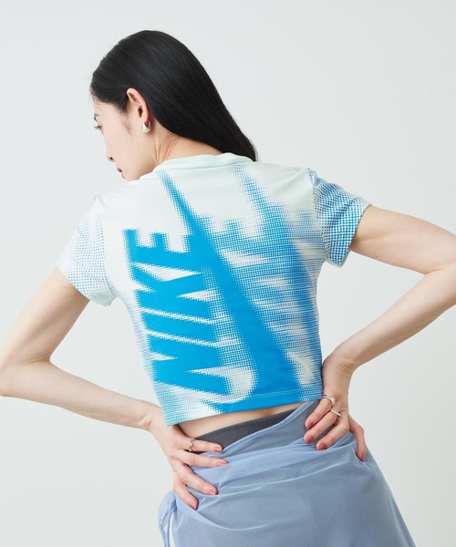 NIKE(ナイキ)の「ナイキ スポーツウェア チル ニット ウィメンズ スリム クロップド Tシャツ / Nike Sportswear Chill Knit Women's Slim Cropped T-Shirt IR7845-394 Barely Green(Tシャツ/カットソー・レディース・ライトグリーン・S/L/M/XL/XS)」の8枚目の写真