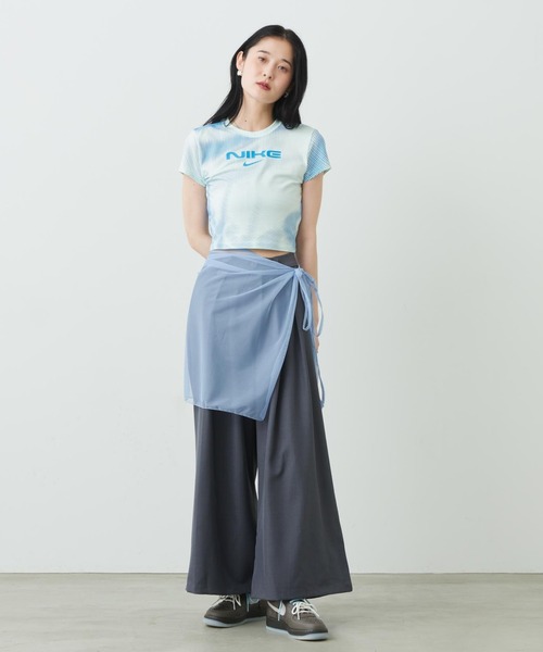 NIKE(ナイキ)の「ナイキ スポーツウェア チル ニット ウィメンズ スリム クロップド Tシャツ / Nike Sportswear Chill Knit Women's Slim Cropped T-Shirt IR7845-394 Barely Green(Tシャツ/カットソー・レディース・ライトグリーン・S/L/M/XL/XS)」の4枚目の写真