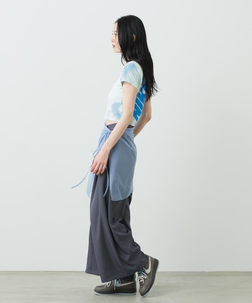 NIKE(ナイキ)の「ナイキ スポーツウェア チル ニット ウィメンズ スリム クロップド Tシャツ / Nike Sportswear Chill Knit Women's Slim Cropped T-Shirt IR7845-394 Barely Green(Tシャツ/カットソー・レディース・ライトグリーン・S/L/M/XL/XS)」の5枚目の写真