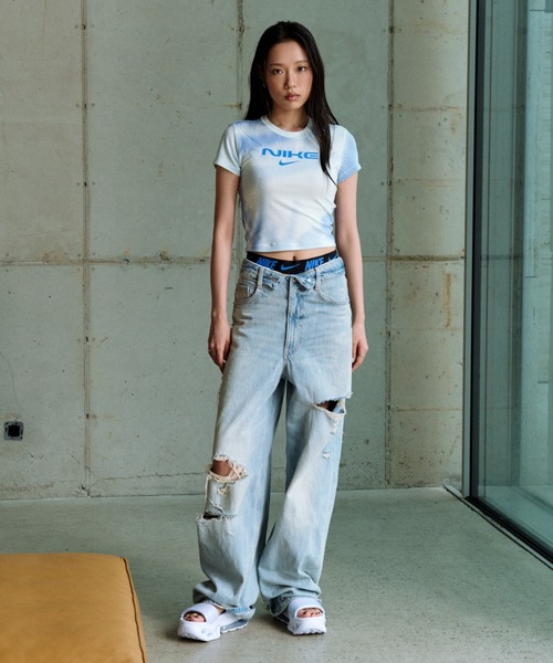 NIKE(ナイキ)の「ナイキ スポーツウェア チル ニット ウィメンズ スリム クロップド Tシャツ / Nike Sportswear Chill Knit Women's Slim Cropped T-Shirt IR7845-394 Barely Green(Tシャツ/カットソー・レディース・ライトグリーン・S/L/M/XL/XS)」の17枚目の写真