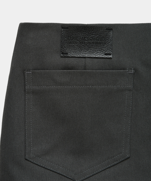 ETRE AU SOMMET(エトレオソメ)の「Front Zip Belt Detail Mini Skirt (Dark Gray)(スカート・レディース・ダークグレー・FREE)」の10枚目の写真