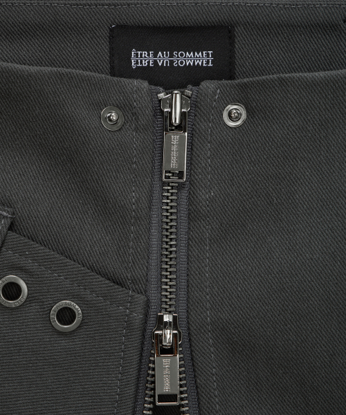 ETRE AU SOMMET(エトレオソメ)の「Front Zip Belt Detail Mini Skirt (Dark Gray)(スカート・レディース・ダークグレー・FREE)」の11枚目の写真