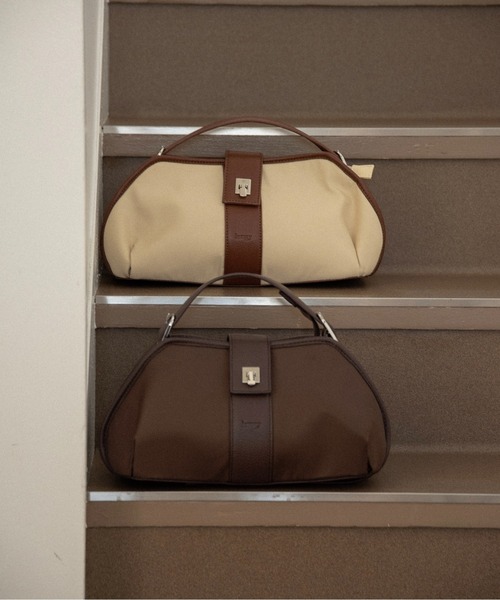 lawgy(ラウジー)の「2way handle tuck nylon bag / 2wayハンドルタックナイロンバッグ(ハンドバッグ・レディース・ブラウン/クリーム・FREE)」の11枚目の写真