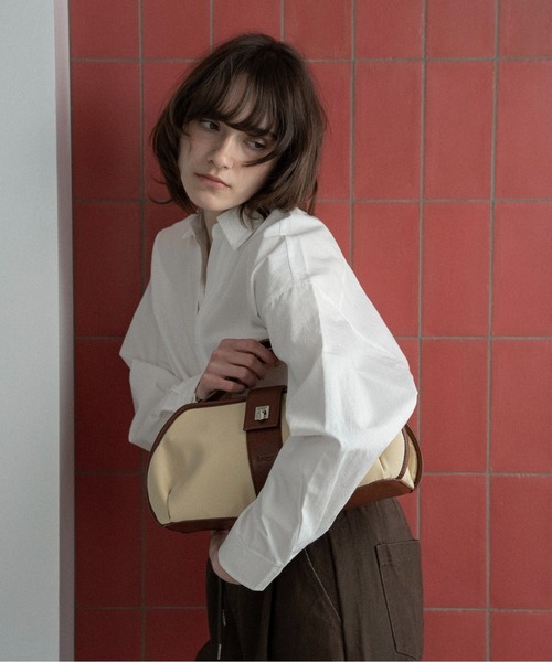 lawgy(ラウジー)の「2way handle tuck nylon bag / 2wayハンドルタックナイロンバッグ(ハンドバッグ・レディース・ブラウン/クリーム・FREE)」の13枚目の写真