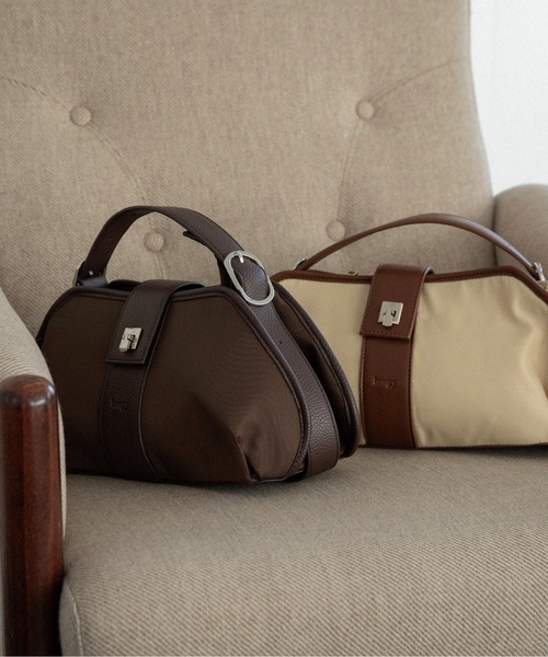 lawgy(ラウジー)の「2way handle tuck nylon bag / 2wayハンドルタックナイロンバッグ(ハンドバッグ・レディース・ブラウン/クリーム・FREE)」の8枚目の写真